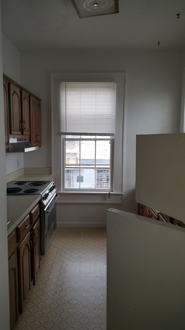 Building Photo - 431 County St