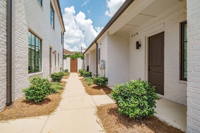 Building Photo - Beautiful 3 Bed 3.5 Bath Available Fall 2026! Move in Possible Prior to August!