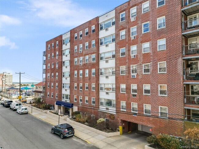 Building Photo - 750 Shore Rd