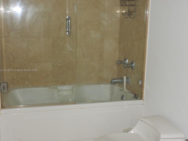 Building Photo - 848 Brickell Key Dr