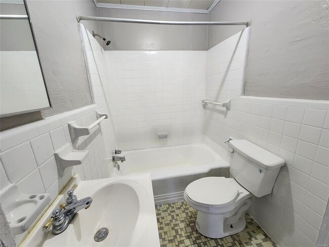 Building Photo - 210 W Osceola St