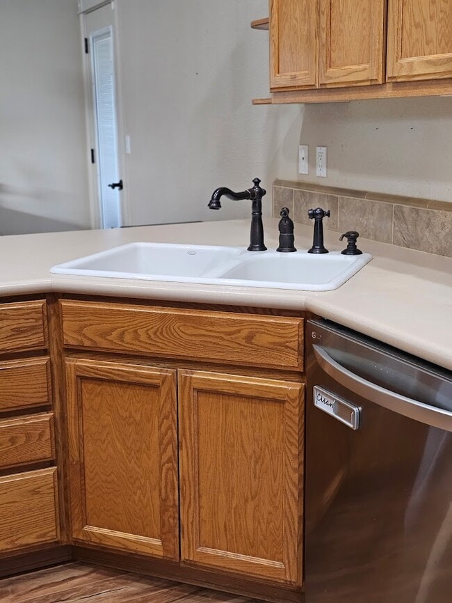 Building Photo - 978 SW Princeton Pl