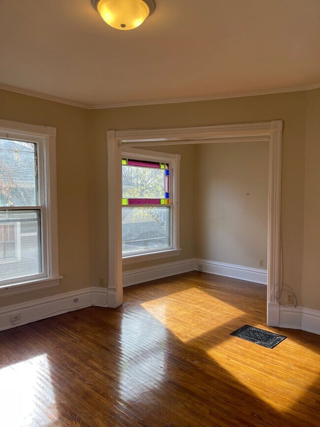 Building Photo - 452 Iowa Ave