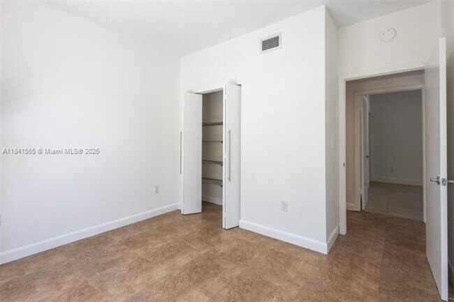 Building Photo - 50 Ocean Ln Dr