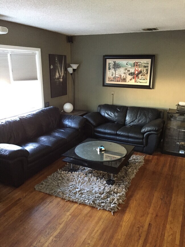 Building Photo - 1513 N Catalina St