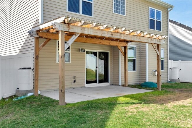 Building Photo - Updated Home with Fenced Yard in Massey Preserve