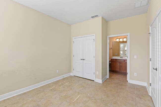 Building Photo - Savannah Park 3 bedroom townhouse