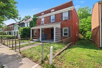 Building Photo - Charming 2BR + Office Home with Fenced Yards & Spacious Living – Available June 2026