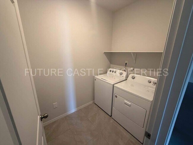 Building Photo - 1460 Vista Grande Lp NE