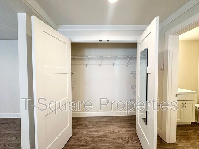 Building Photo - 325 5th Ave S