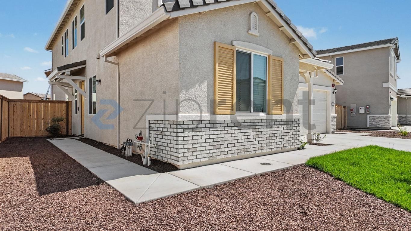 Building Photo - Unit