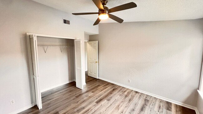 Building Photo - Unlock Your Perfect Winter Park Retreat: F...