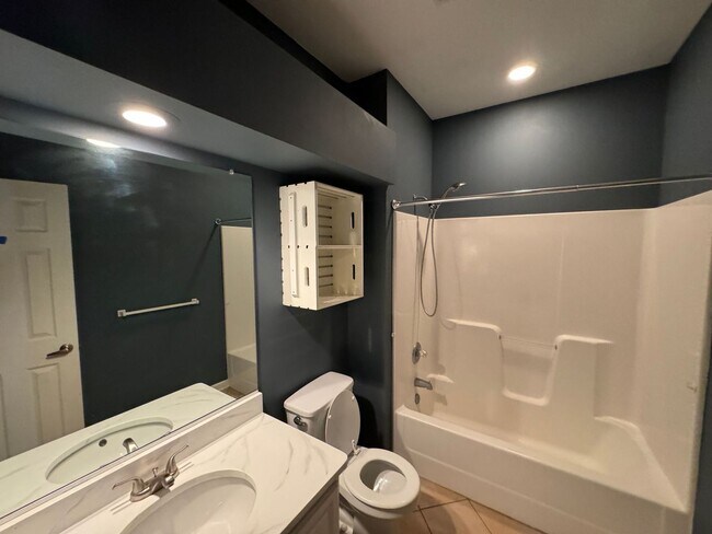 Building Photo - Beautiful 3 Bedroom Single Family Home near Chics Beach!!! "ASK ABOUT OUR ZERO DEPOSIT"