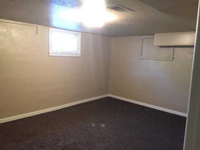 Building Photo - 1412 E 16th St