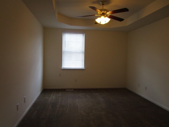 Building Photo - 5013 Roscoe Rdg