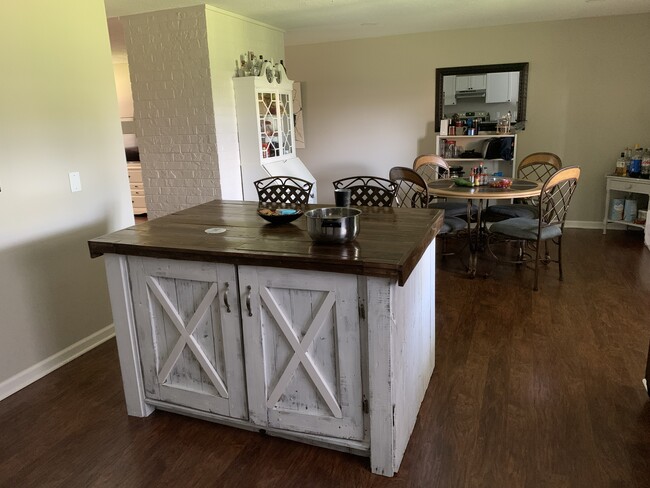 kitchen island - 3412 Camellia Cir