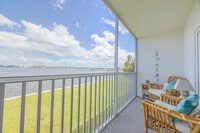 Building Photo - 1516 S Lakeside Dr