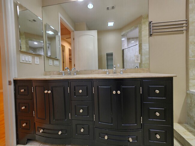 Building Photo - 11131 Sunshine Ter