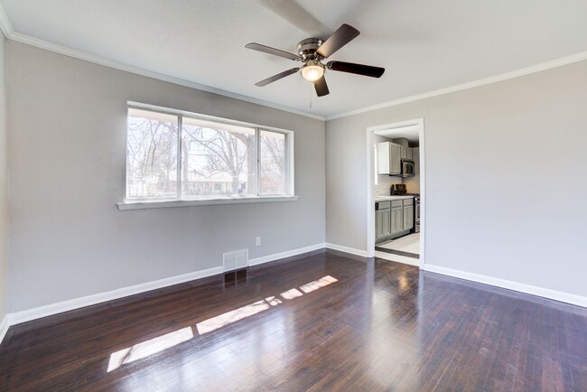 Building Photo - Gorgeous Midtown 3 Bedroom Remodel!