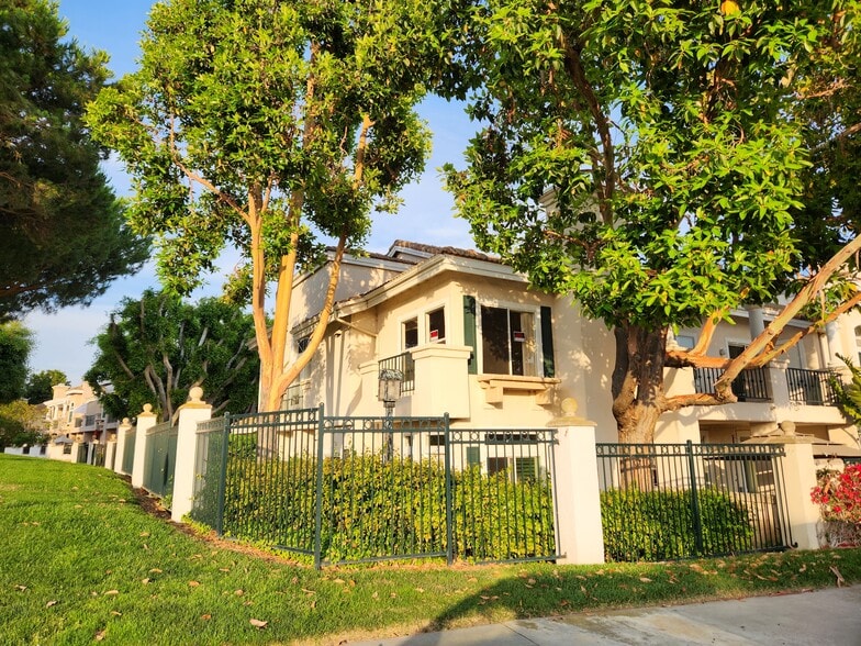 Building Photo - 7285 Calabria Ct