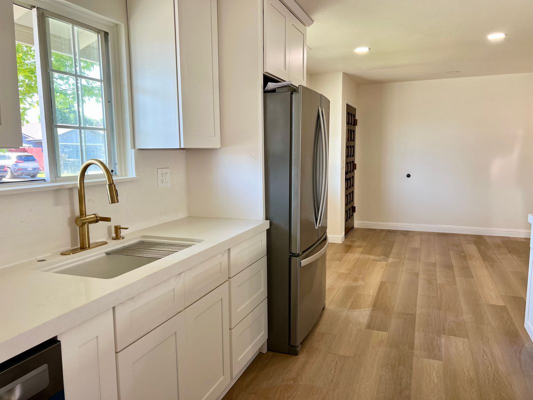 Building Photo - 618 Madsen Dr