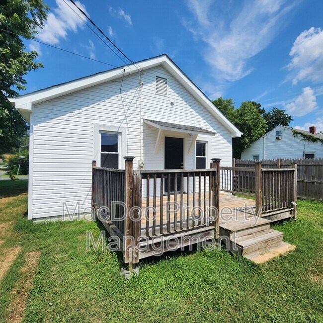 Building Photo - 318 3rd St