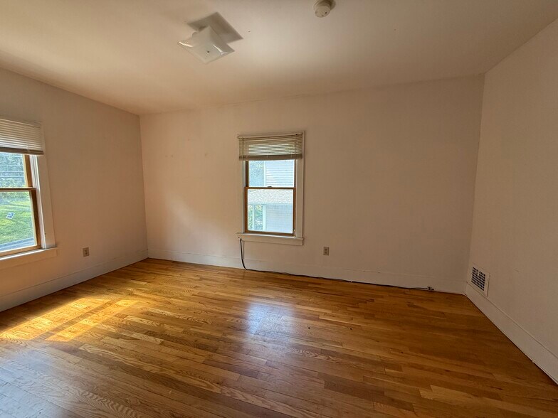 Building Photo - 403 Hector St