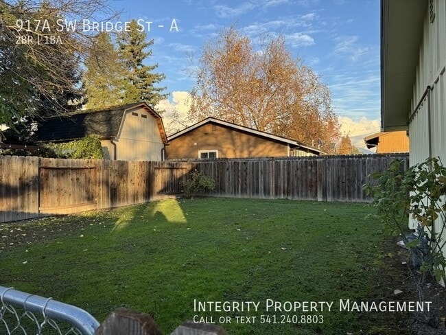 Building Photo - 917 SW Bridge St