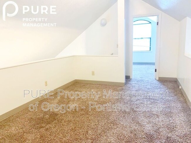 Building Photo - 3602 N Gantenbein Ave