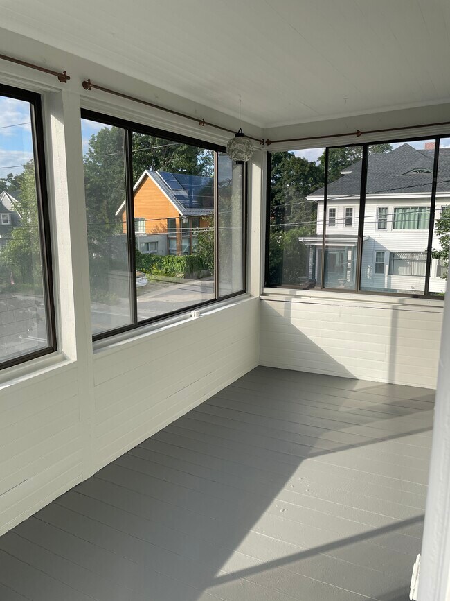Back screened in porch / 3-season room - 179 Dartmouth st