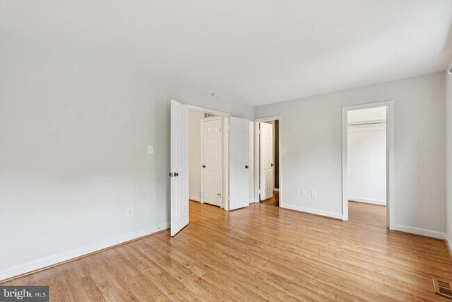 Building Photo - 5875 Woodfield Estates Dr