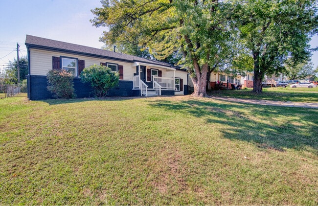 Building Photo - 2114 W 48th Pl