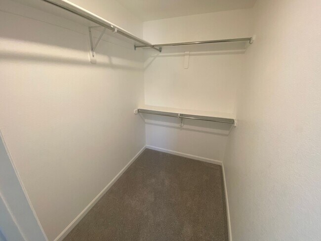 Building Photo - Spacious Englewood Home