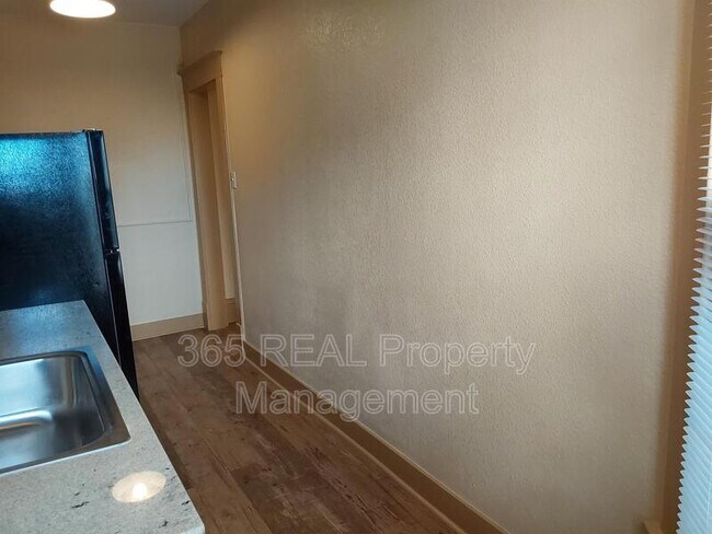 Building Photo - 2018 10th Ave