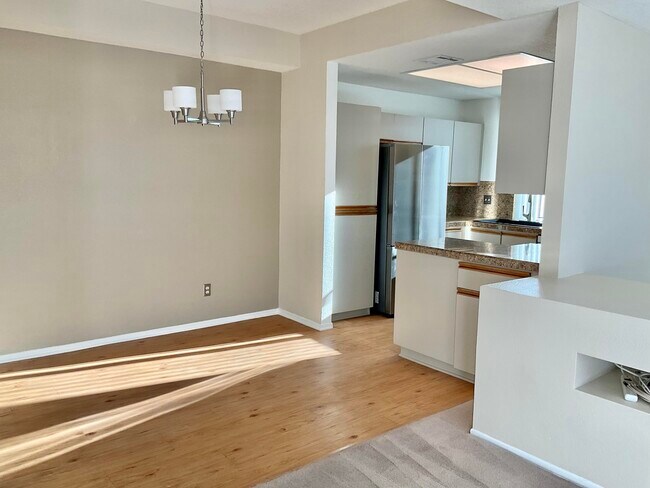 Building Photo - 401 El Cielo Rd