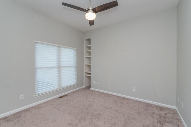 Building Photo - 3169 Glenview Dr