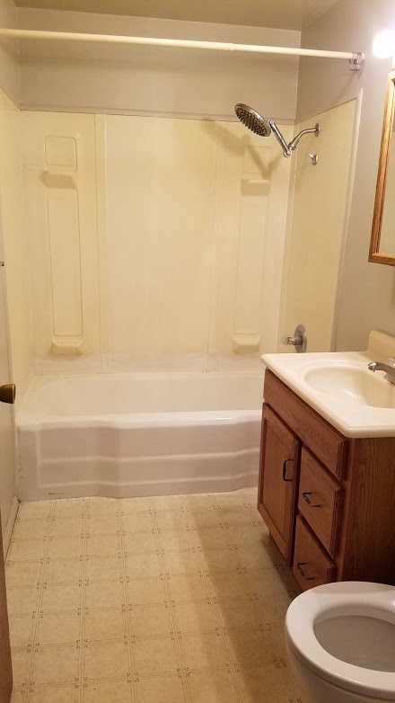 Bathroom has Tub/ shower - 1301 Grace Ave