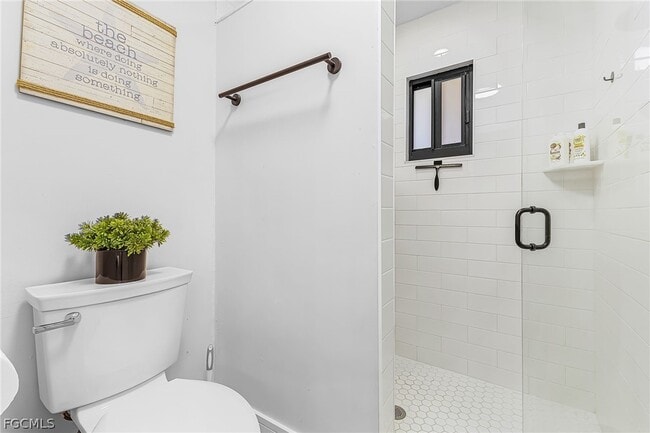 Building Photo - 663 110th Ave N