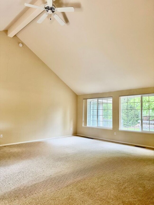 Building Photo - Spacious 3 Bed + Office | 3 Bath | 3-Car G...
