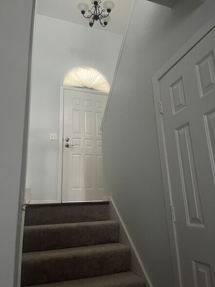 Building Photo - 85 Riverview Pl