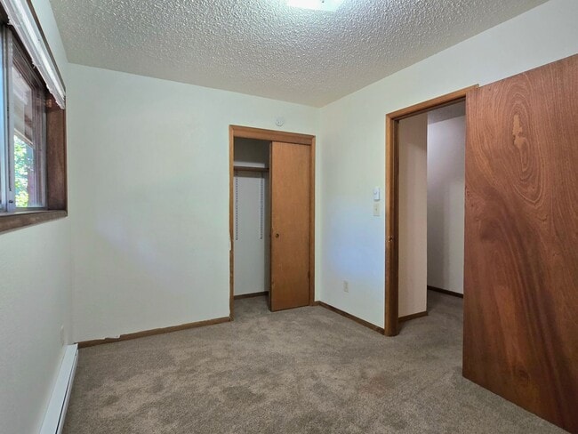 Building Photo - 2502 E Sunset Dr
