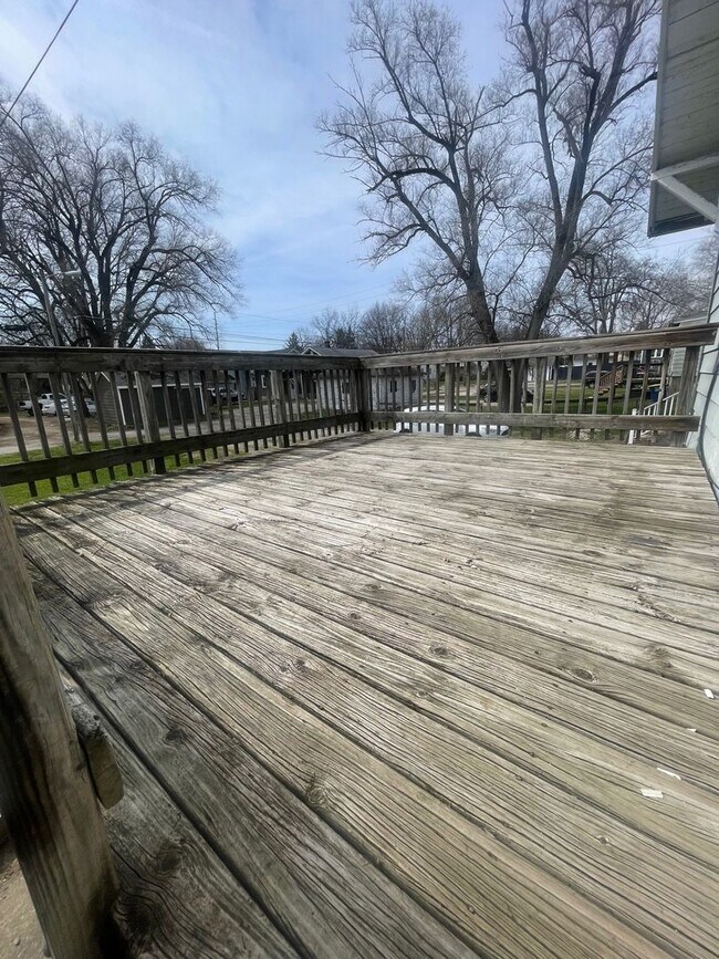 Building Photo - ***Relax, Entertain, and Feel at Home on W Jackson Street***