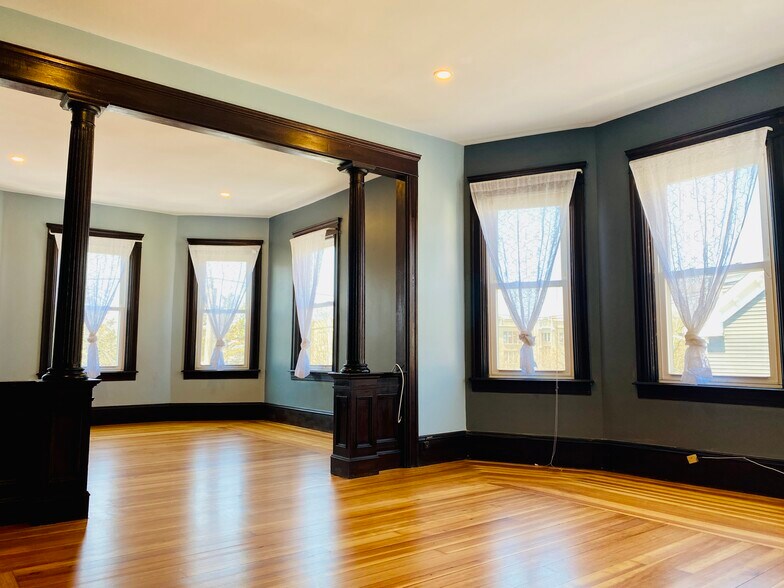 Building Photo - 97 Raymond St