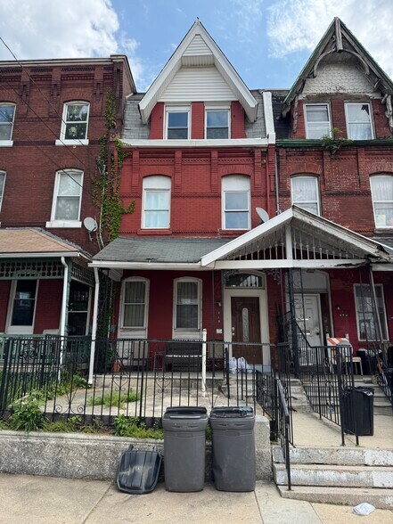 Building Photo - 611 N 32nd St