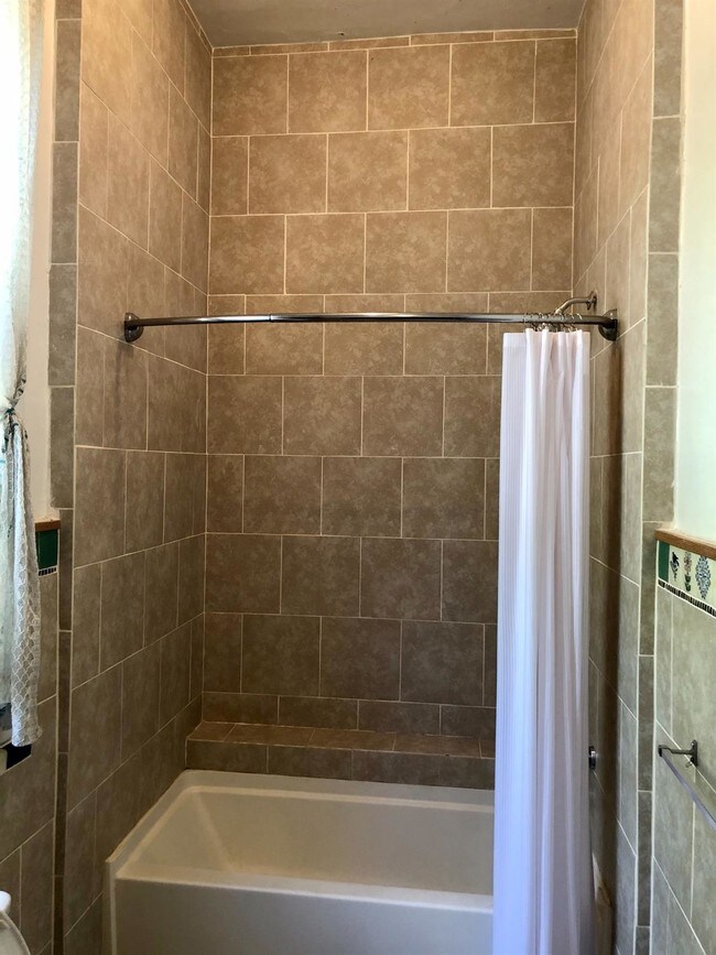 Building Photo - 521 N Broadway