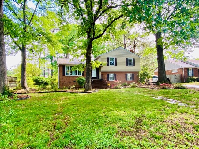 Building Photo - Beautiful and Spacious 4bdrm/2.5bth Tri-Le...
