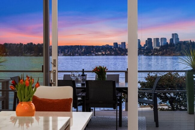 Building Photo - 3Bd/3.5Ba Mercer Island House