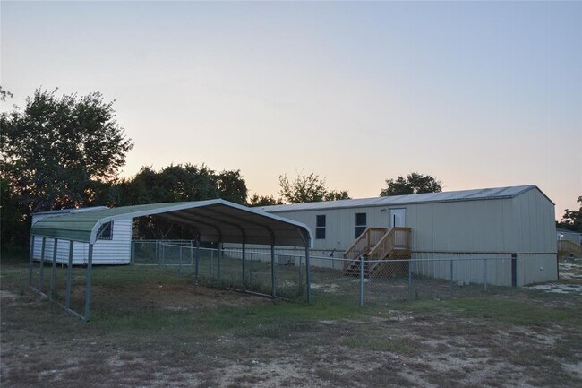 Building Photo - 900 Phillip Ln