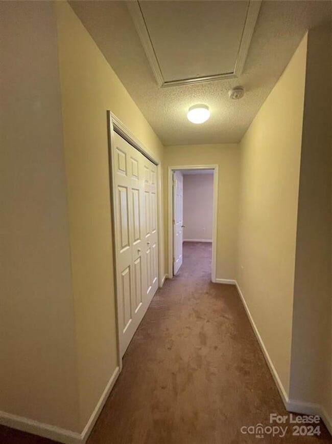 Building Photo - Spacious 2BR 2BA Townhome In Prime Location!
