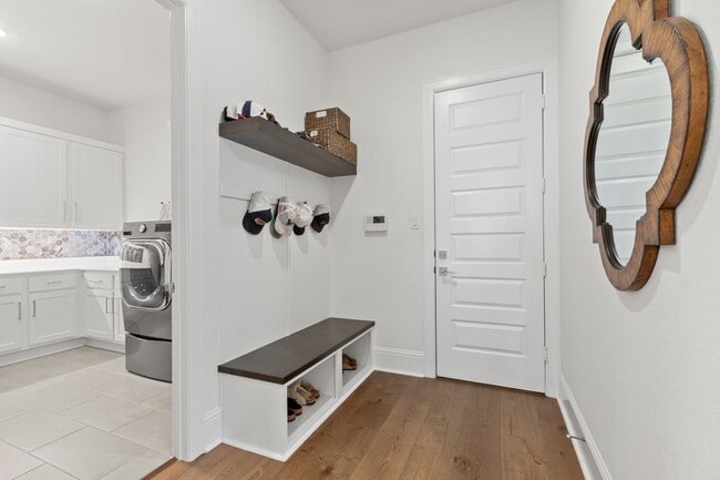 Building Photo - 902 Falcon Hollow Ln